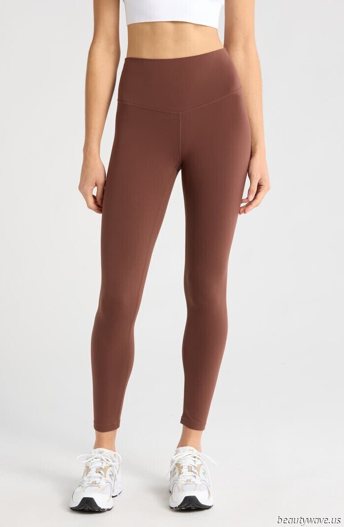 Put Down the Black Leggings—This Is the Subtle Legging Color Trend You'll Spot Everywhere This Summer.