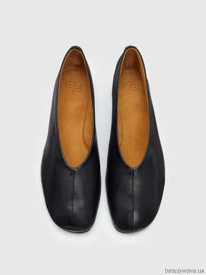 Nessun sandalo in vista: a New York, questa è la scarpa di tendenza che le persone indossano con abiti e gonne