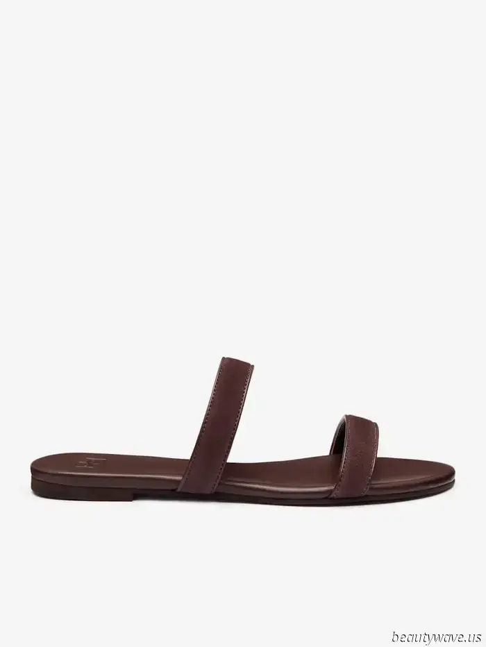 This sandal color ensures that your white jeans ensembles appear stylish rather than inexpensive.