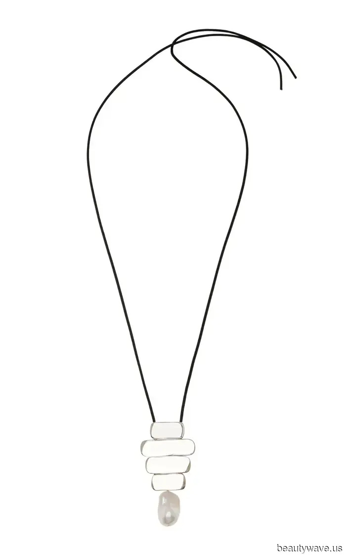 I hold the position of Associate Shopping Director—Here are 9 Trends I'm Donning at the Office This Winter.