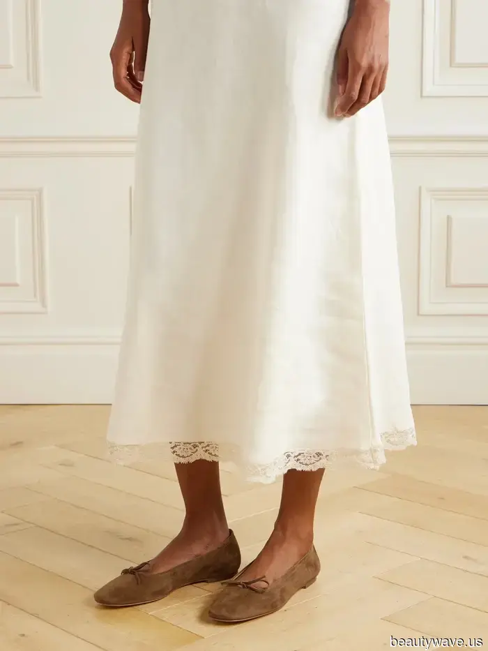 Chic Women Throughout Europe Are Reembodying This "Outdated" Skirt Trend—7 Looks That Confirm It...