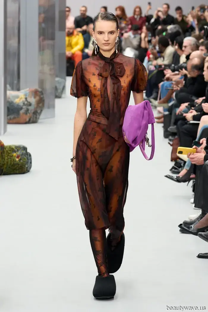 Jedes Kleid und jeder Rock wird mit diesem Anti-Langweilig-Herbst-Accessoire-Trend cooler aussehen.