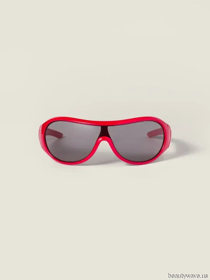 Da Prada a Zara&mdash;Ecco tutto ciò che c'è nella lista dei desideri di Alexa Chung in questo momento