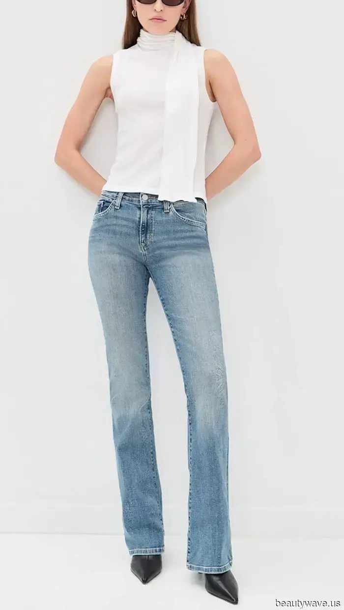 Il modo di indossare i jeans bootcut nel 2026 non include effettivamente stivali.