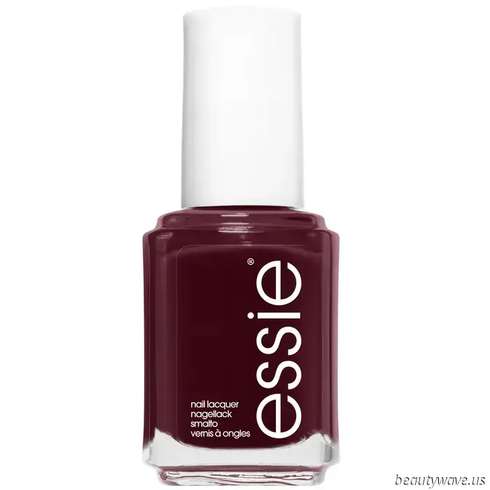 Es oficial: esta es la forma más elegante de llevar la manicura francesa este otoño.