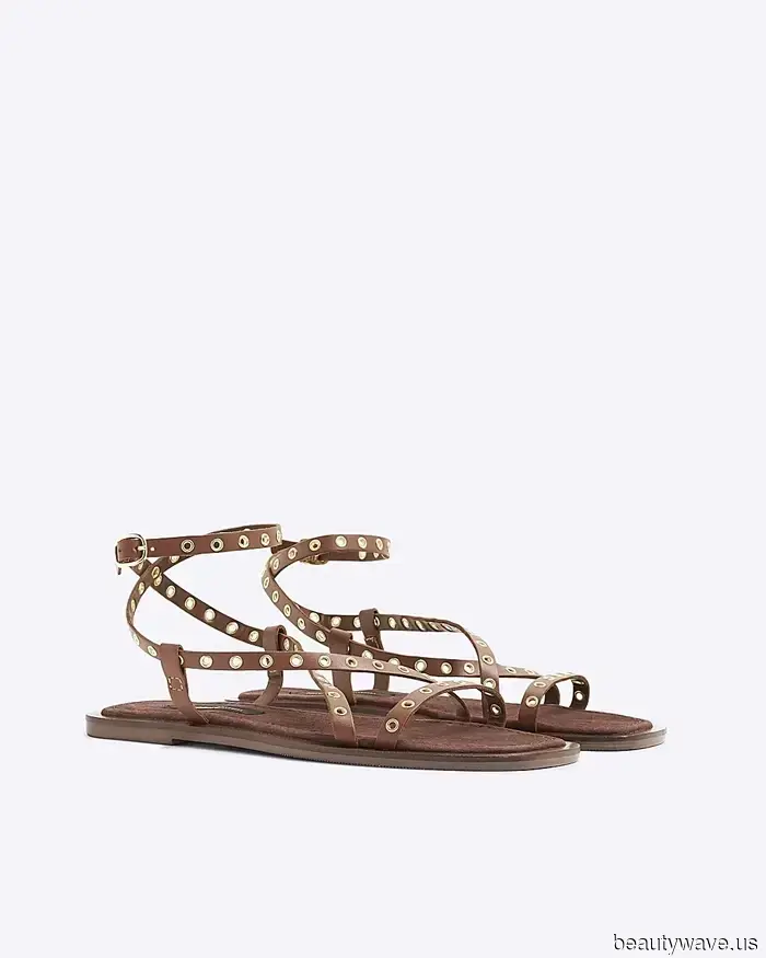 Ich dachte, ich hasse die Mode der 2000er, aber diese Retro-Sandalen-Trends sind tatsächlich schick.