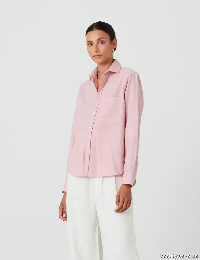 Improvvisamente, le persone della moda ovunque stanno usando questo semplice trucco di stile degli anni '90 per rendere i loro jeans immediatamente più cool.