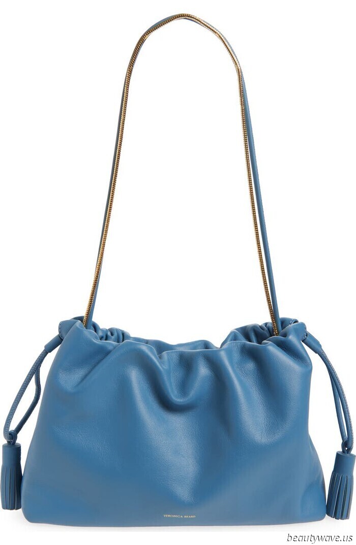 More Stylish Than a Shoulder Bag, More Laid-Back Than a Clutch—The Bag Trend That Only Fashionable Individuals Are Aware Of