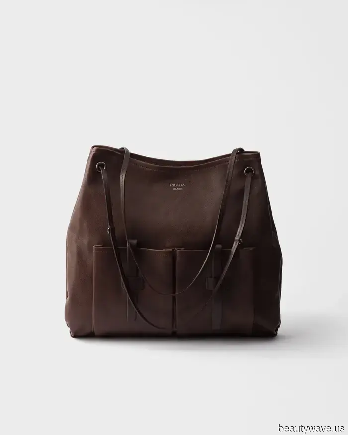 Esta nueva bolsa Prada de primavera ya está en el brazo de cada chica it.