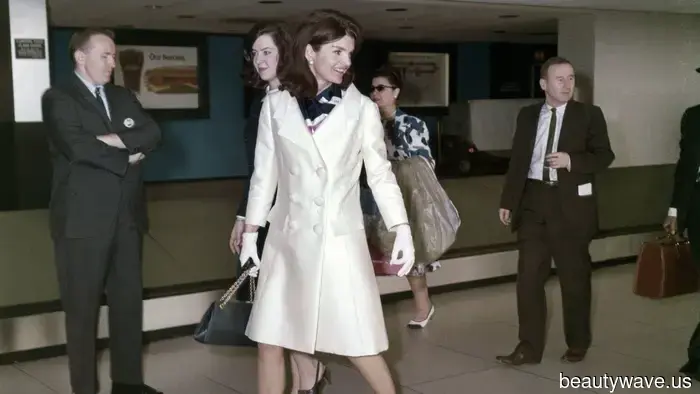 El vestuario navideño está volviendo a los años 60&mdash;Aquí te mostramos cómo conseguir el look