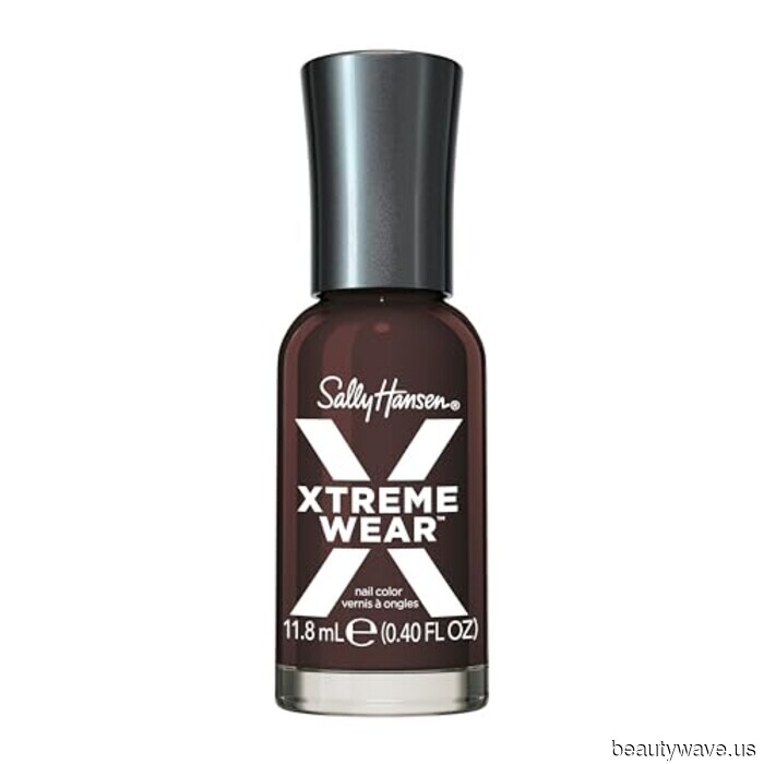 The 19 Chic Nail Colors Trendsetters Are Embracing This Fall (Along with the Ones They're Discreetly Phasing Out)