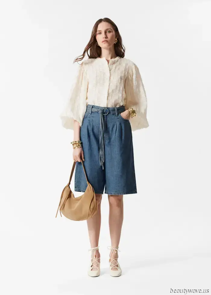 Keep it simple—this pairing of sandals and shorts is always stylish.