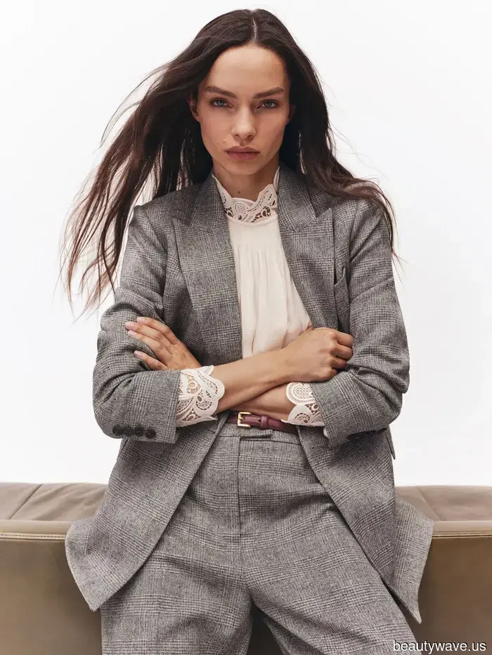 Victoria Beckham ci ha appena mostrato esattamente come indossare alcune delle tendenze cromatiche più importanti dell'inverno 2025.