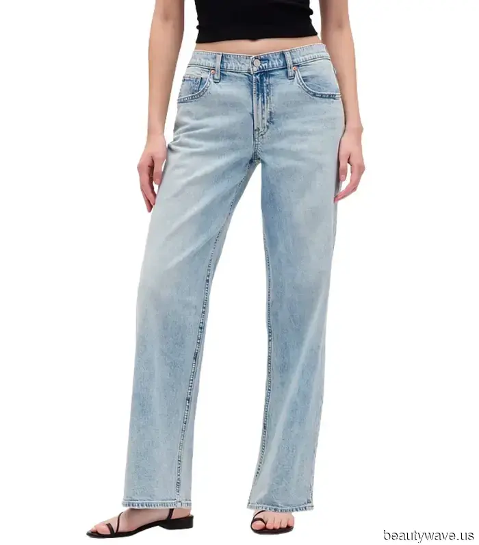 FYI: L'uniforme in jeans dell'estate 2026 include questa esatta tendenza di colore denim e ballerine.