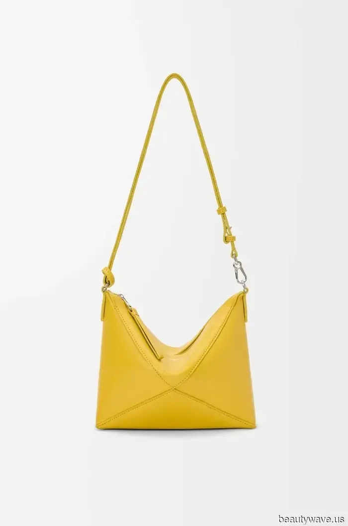 Черный и белый — классика, но модная цветовая комбинация Айрис Лоу так свежа для 2026 года.