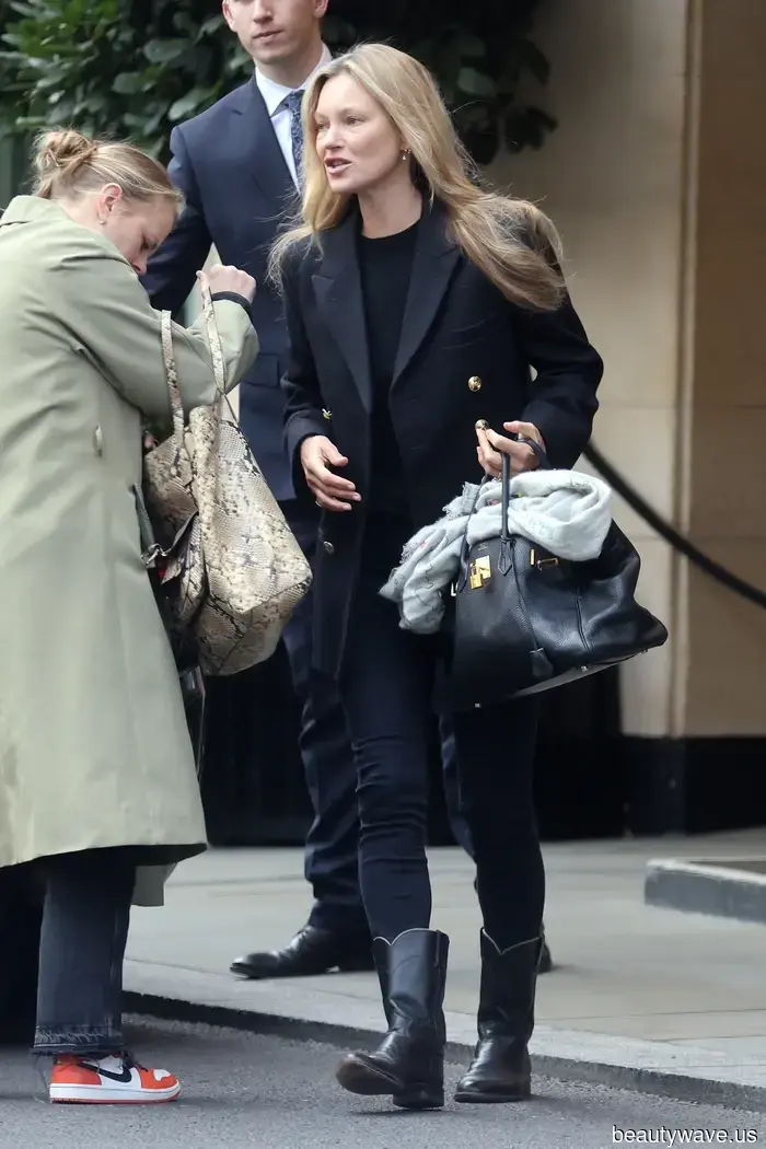 Von den 90ern bis heute&mdash;Jeder Kate Moss Flughafen-Look und der Styling-Trick, den sie nie fallen lässt