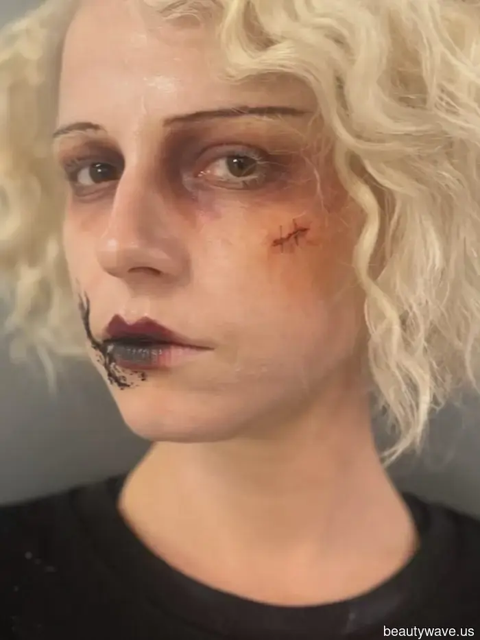 Feral, Campy e Pieno di Riferimenti: il Trucco On-Screen di Jessie Buckley Analizza &lsquo;The…