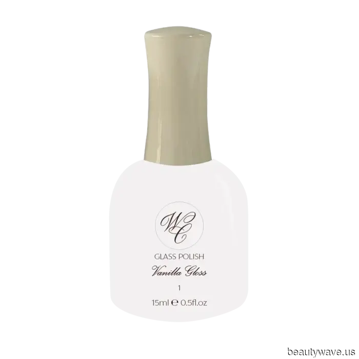 Sie sind nicht milchig, sie sind glasig&mdash;Harriet Westmoreland hat diesen neuen Nageltrend fest auf die Karte gesetzt.