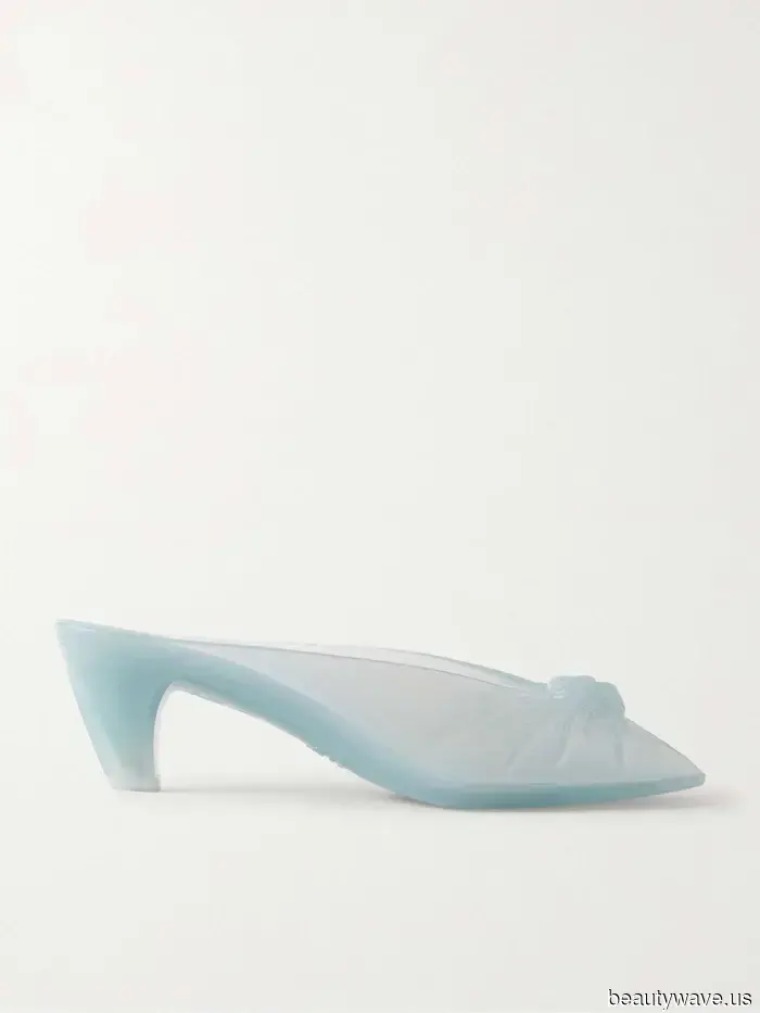 Da Prada a Gucci: Le Scarpe di Design che le Persone della Moda Indosseranno per l'Estate 2026