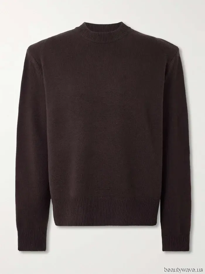 Ovunque guardo, le persone di moda indossano jeans con uno di questi 5 colori di maglieria.