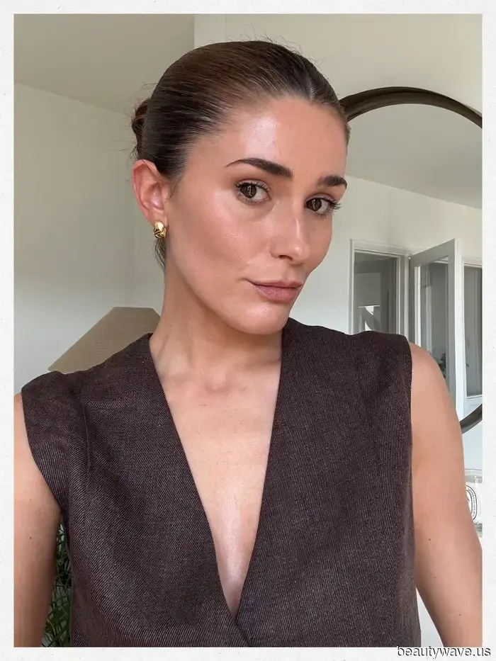 A celebrity hairstylist recently demonstrated the technique for achieving the ideal slicked-back bun.