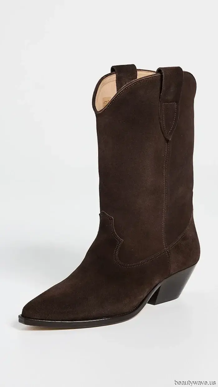 The Distinctive Style That Everyone Fashionable in NYC Will Adopt When Pairing Boots with Jeans This Fall