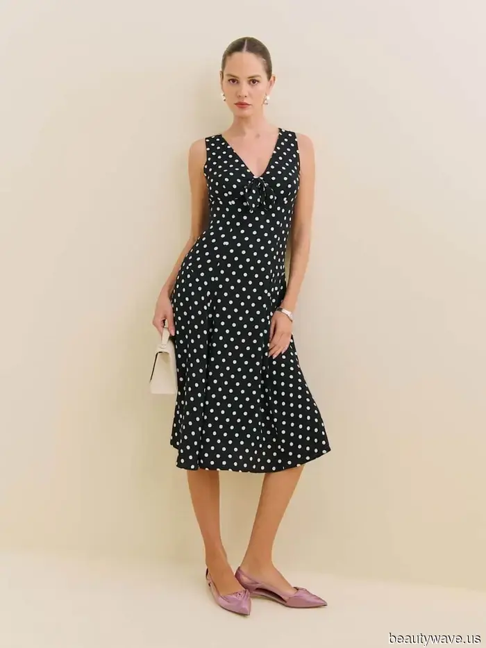 Non chiedermi come, ma indossare abiti a pois con questo stile di scarpe ti fa sembrare ricca come un'ereditiera.