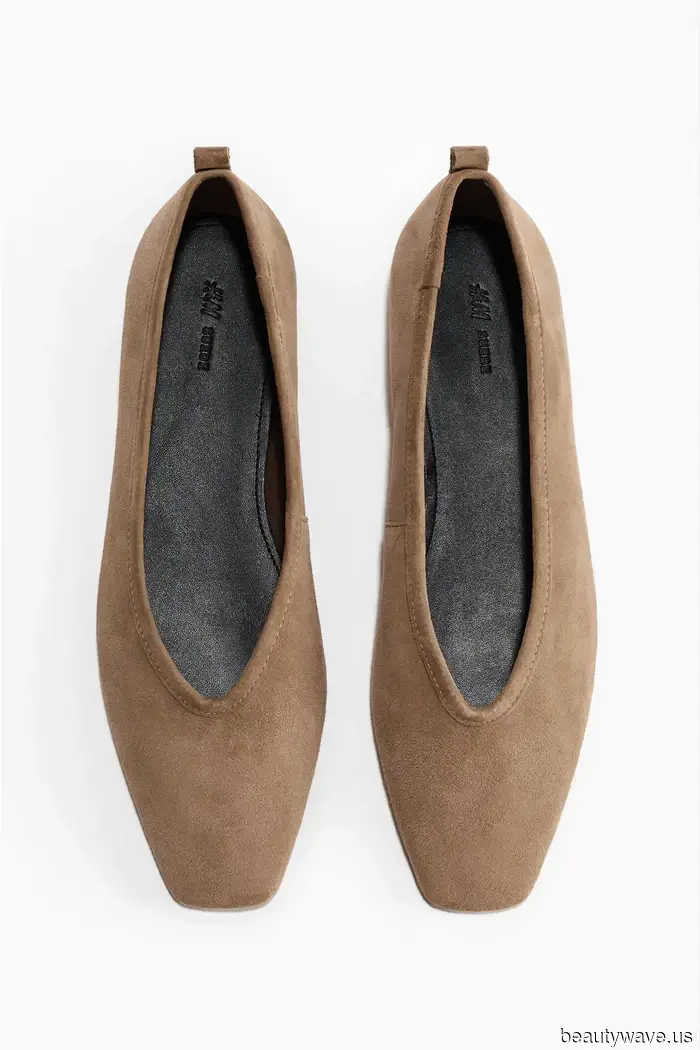 If you're planning to wear white jeans this summer, this shoe trend always gives them a stylish touch.