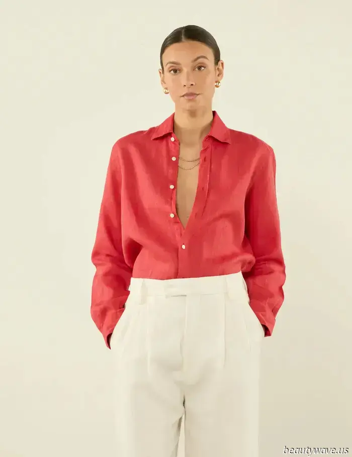 Más estiloso que una camisa blanca abotonada: este color de camisa específico es la clave para lucir chic este otoño