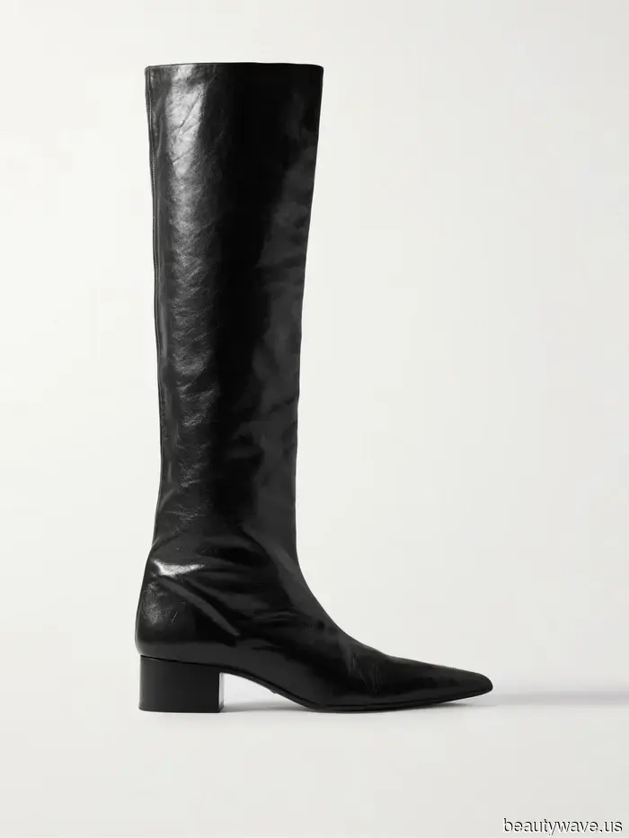 Las tendencias de color van y vienen, pero los zapatos negros siempre serán atemporales&mdash;5 estilos que usarás para siempre