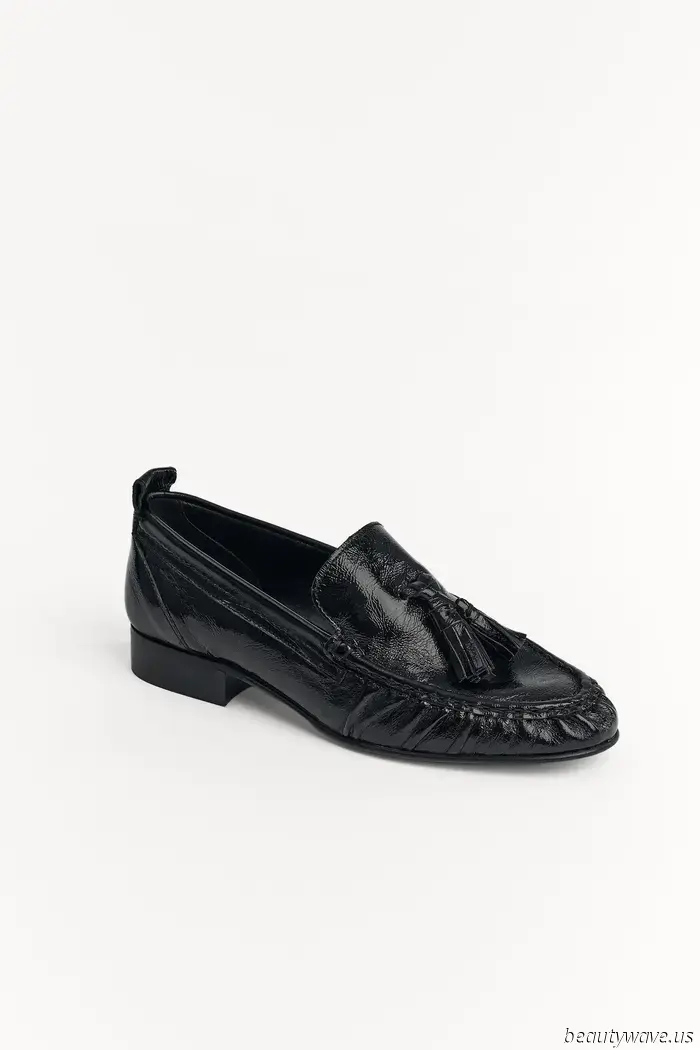 I couldn't help but observe that the trendiest dressers in L.A. consistently pair this shoe style with black trousers.