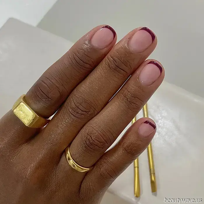 Es oficial: esta es la forma más elegante de llevar la manicura francesa este otoño.