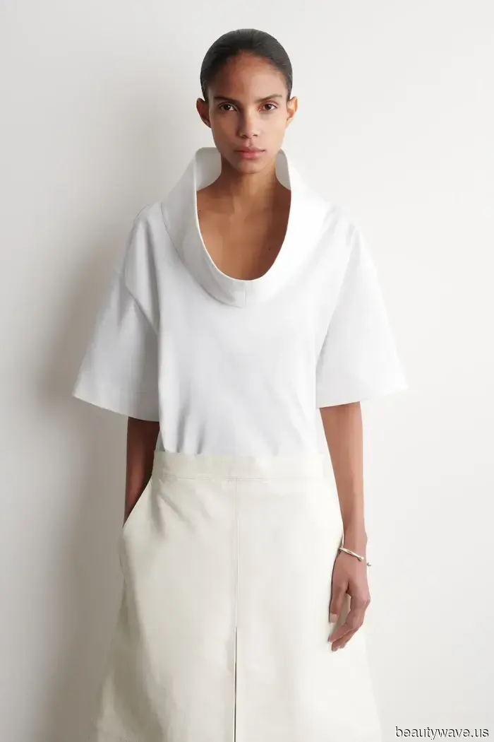 The Spring 2026 COS Show combines elements of American Gigolo and '90s Minimalism in a Seoul bathhouse setting.