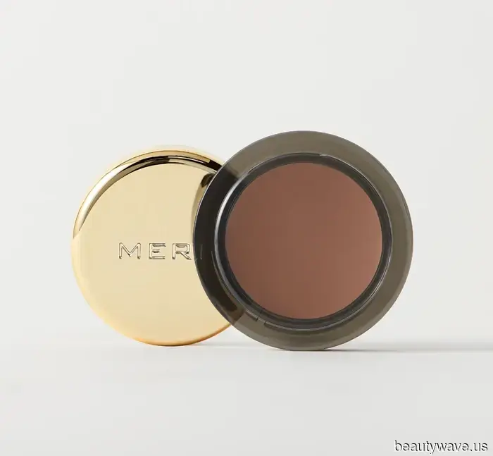 Ich würde meinen nächsten Gehaltsscheck darauf wetten, dass Merits neuester Lippenstift und die Lederhandtasche bis zum 8. Oktober ausverkauft sein werden.