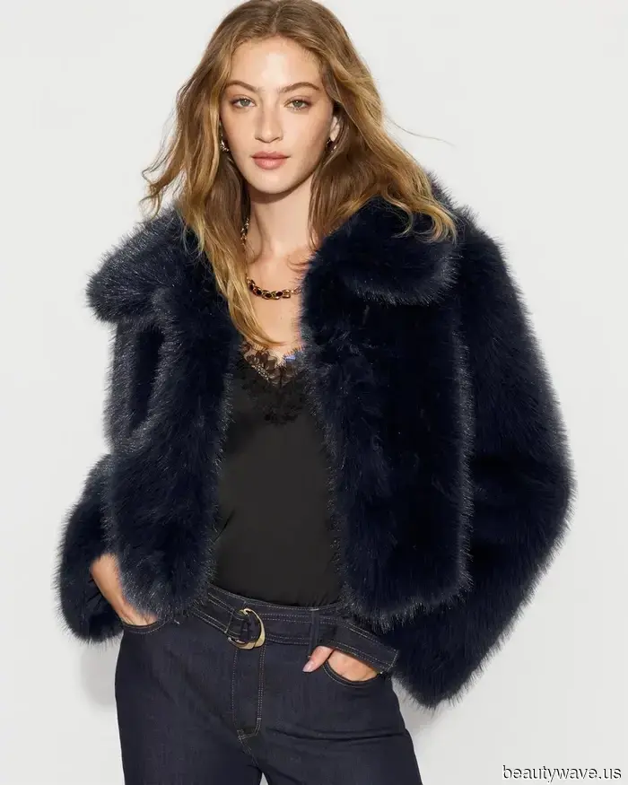 Cada mujer elegante debería tener este estilo de abrigo en su guardarropa de invierno.