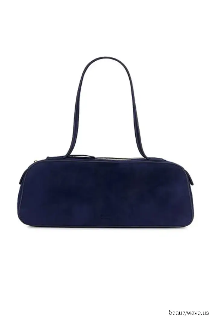 Forget about fleeces and hoodies—this is the must-have jacket for pairing with plain leggings.