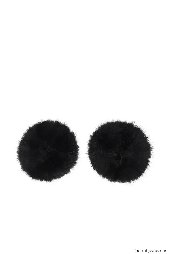 No Pillbox Hats or Capes—this Winter's Accessory Trend for the Stylish: the "Rich" Look