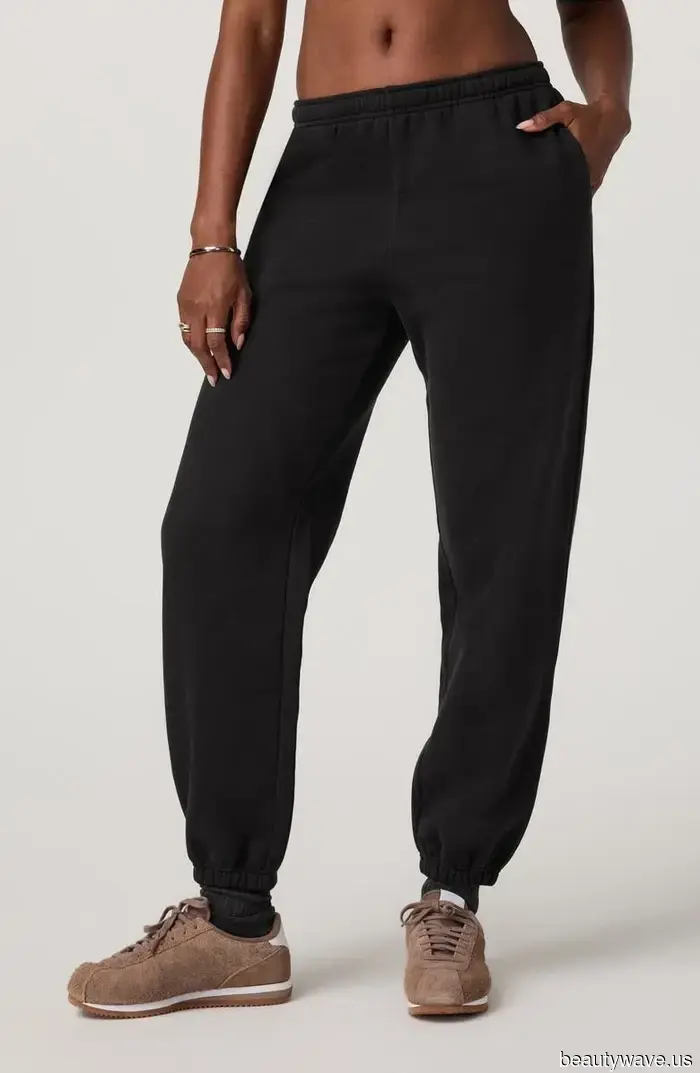 La nueva forma genial de llevar leggings y zapatillas está aquí, y necesitas verlo para creerlo.