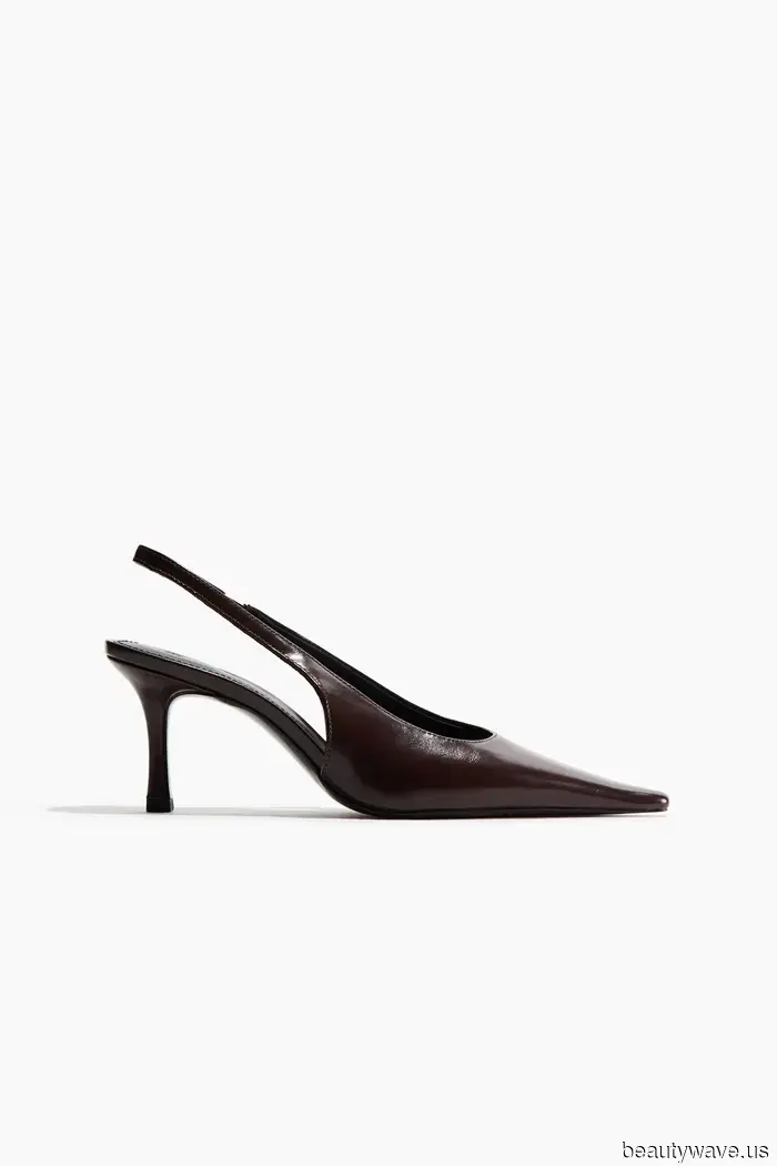Cropped flared jeans are in style—this sophisticated shoe trend elevates their chicness.