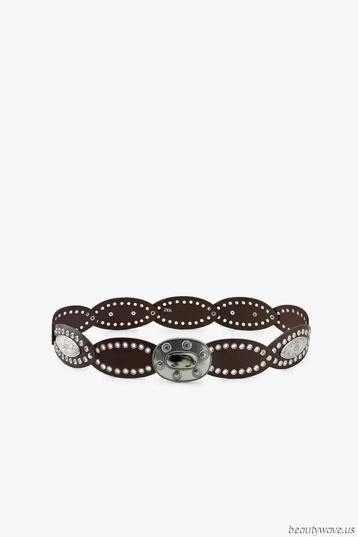 Here's What Fashion Enthusiasts Are Currently Pairing with the Accessory Trend That Everyone Was Previously Wearing with Jeans.
