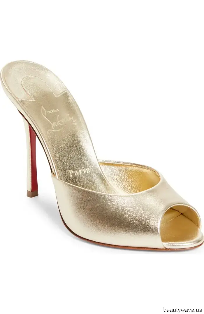 В Стамбуле Дж.Lo надела комплект в тон с трендом цвета обуви, который гарантированно сделает наряды выглядящими богато.