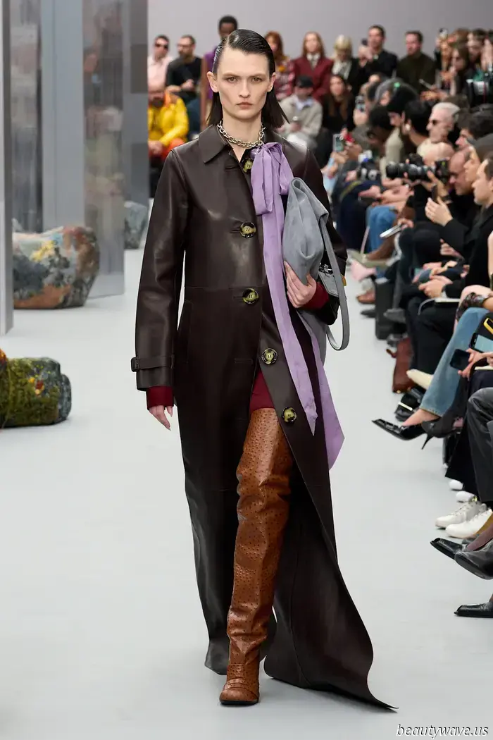 Featured in Paris: The Two Color Trends That Will Be Worn Together This Fall