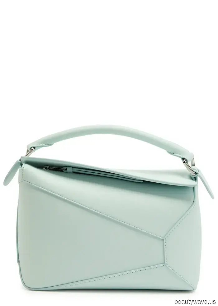 Esta tendencia de denim oscuro está regresando este otoño&mdash;5 maneras en que los vestidores de élite la están usando ahora.