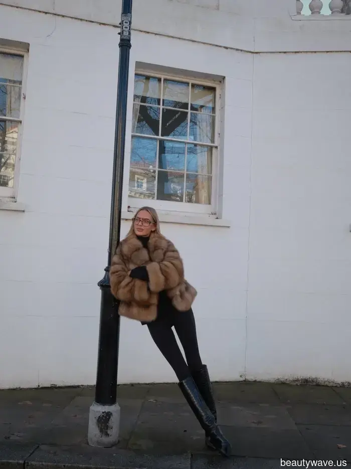 If you aim to look wealthy and stylish in leggings next year, wear them in this specific way.