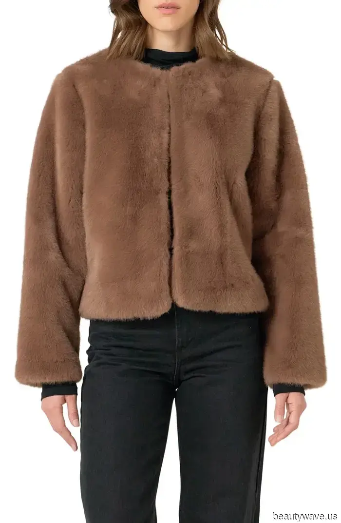 Cada mujer elegante debería tener este estilo de abrigo en su guardarropa de invierno.