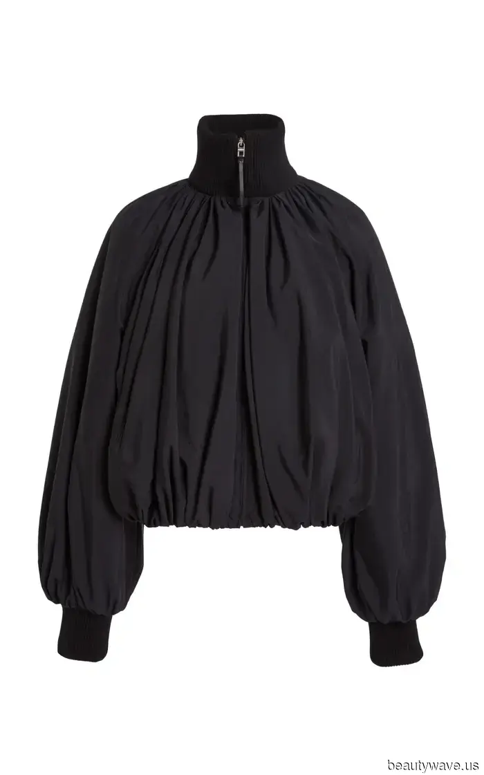 Доставка из Парижа: Все отказываются от сандалий, чтобы носить эти гораздо более стильные туфли с шортами