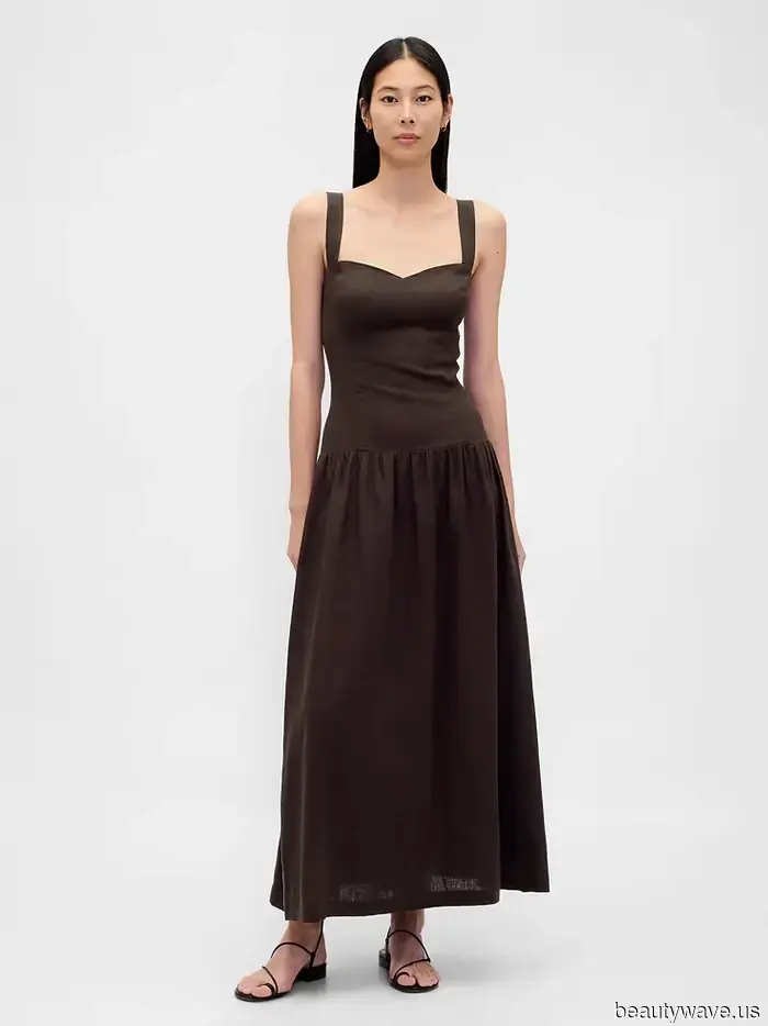 Neither Black Nor White: The Dress Color That Fashion Enthusiasts Are Sporting from Stockholm to Paris