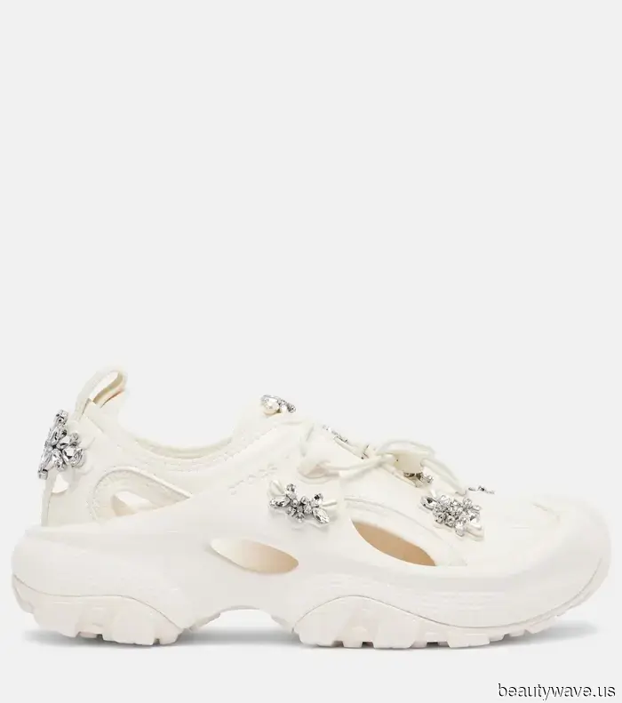 Apologies to my heels, but I'll be sporting these 5 winter flat shoe trends until spring 2026.