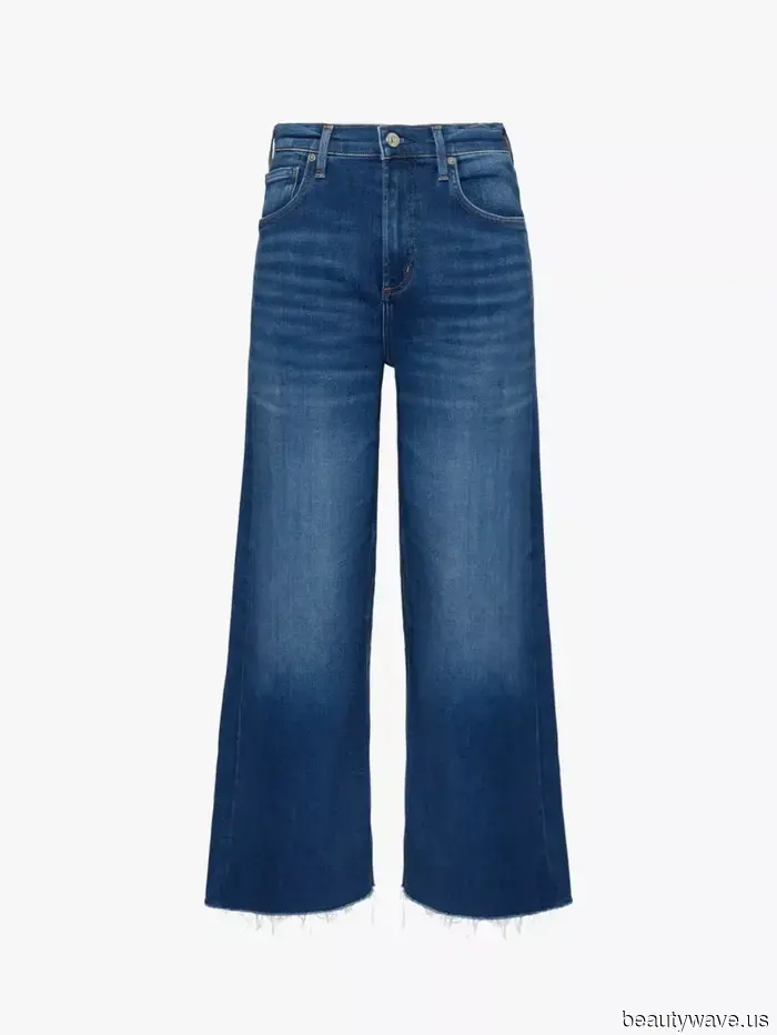 5 Einfache Jeans-und-ein-schönes-Oberteil-Outfits, die Modeleute gerade ständig tragen