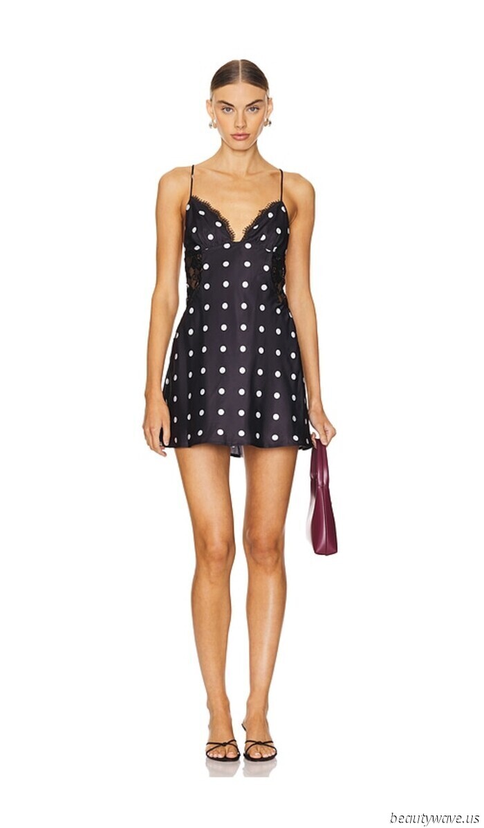 Tokyo summers can be extremely hot—5 essentials that all the stylish Japanese girls rely on.
